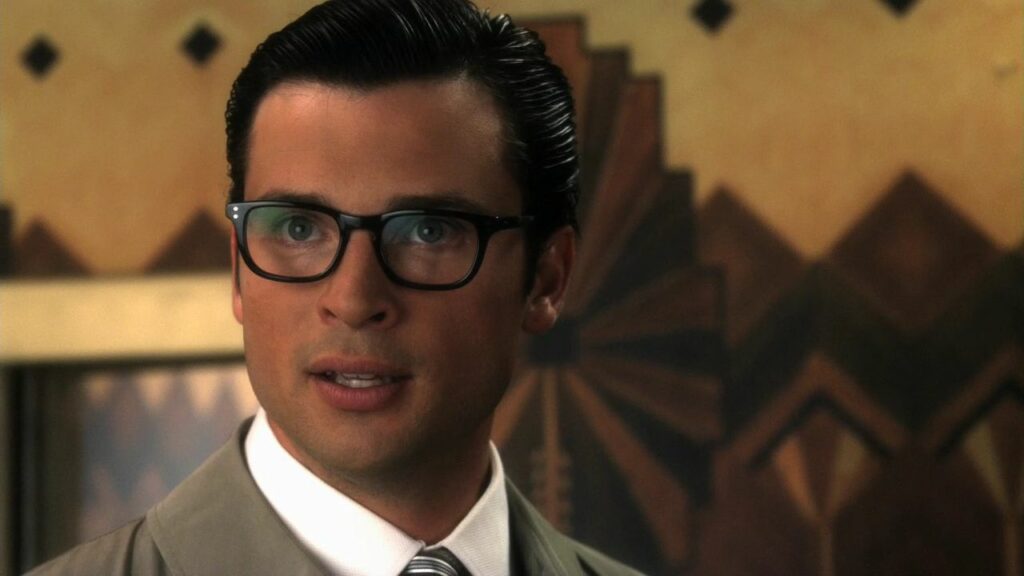 1004smallville clark glasses - Tout Superman est dans Mag Of Steel