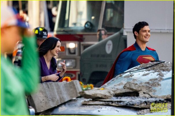 Des photos de tournage avec Lois Lane, Perry et Superman ! Des photos de tournage avec Lois Lane, Perry et Superman !